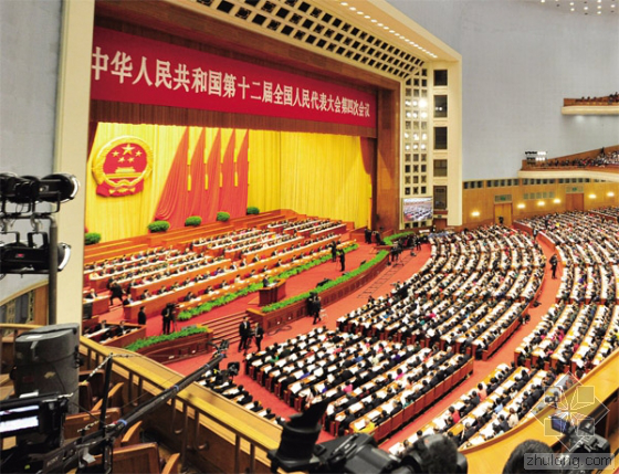 當(dāng)日上午，國務(wù)院總理李克強(qiáng)在會上做了2016年政府工作報告。